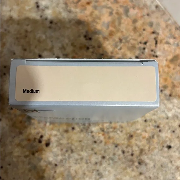 IT Cosmetics Celebration Foundation - MEDIUM full coverage, antiaging POWDER - Picture 6 of 7